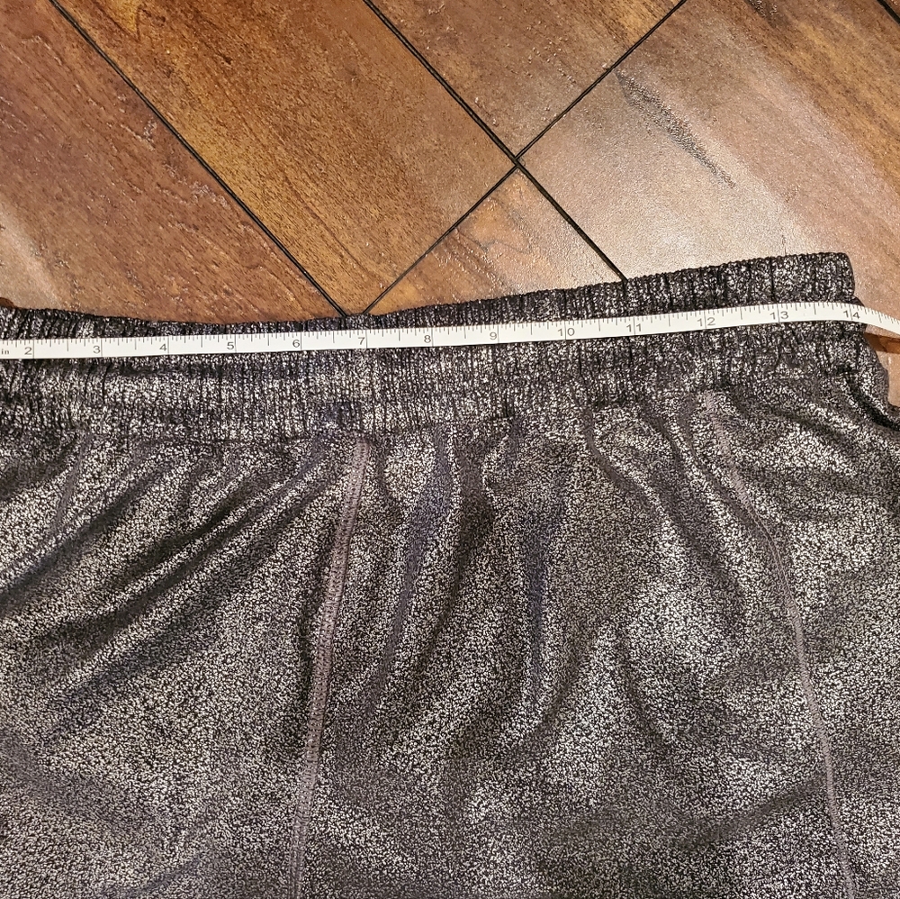 Lululemon Silver Metallic Hotty Hot Shorts II -   4 inch  - Size 10 - Picture 7 of 12